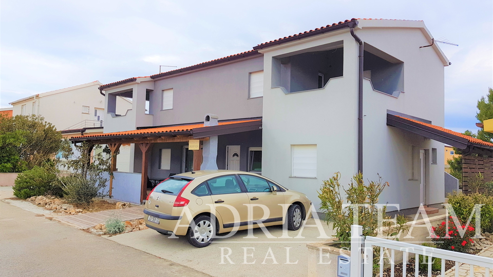 APARTMENT HOUSE WITH 4 APARTMENTS, 80 m FROM THE SEA, VIR