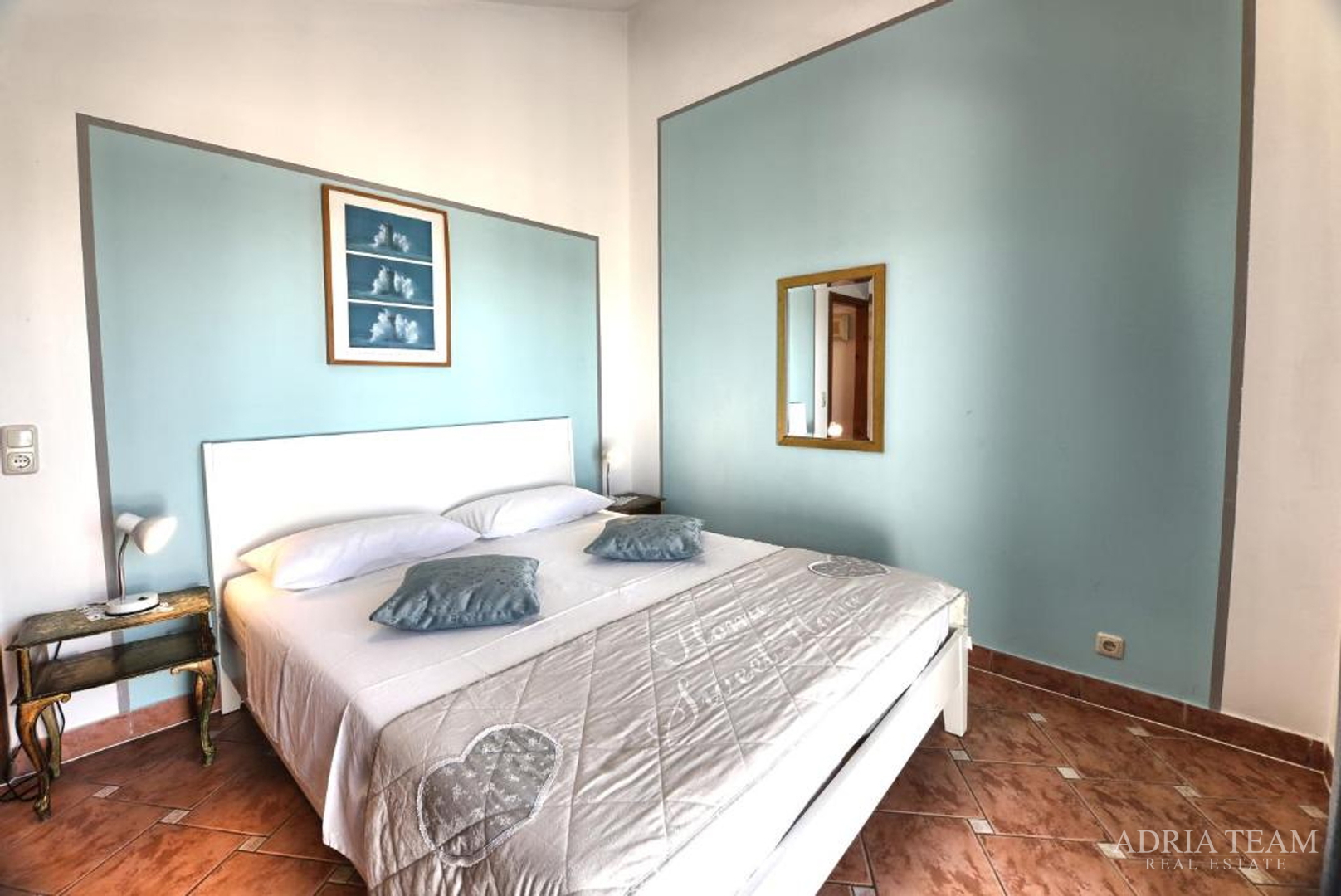 KUĆA S TRI STAMBENE JEDINICE I UREĐENIM VRTOM - NEVIĐANE, PAŠMAN