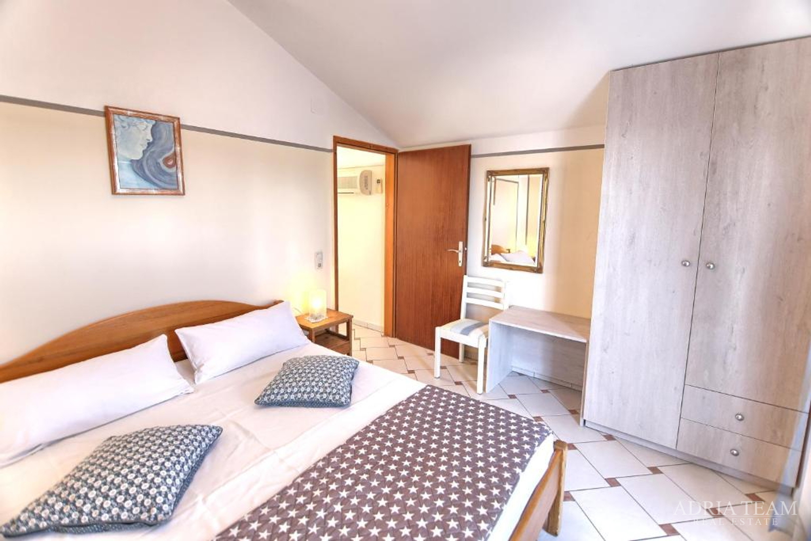 KUĆA S TRI STAMBENE JEDINICE I UREĐENIM VRTOM - NEVIĐANE, PAŠMAN