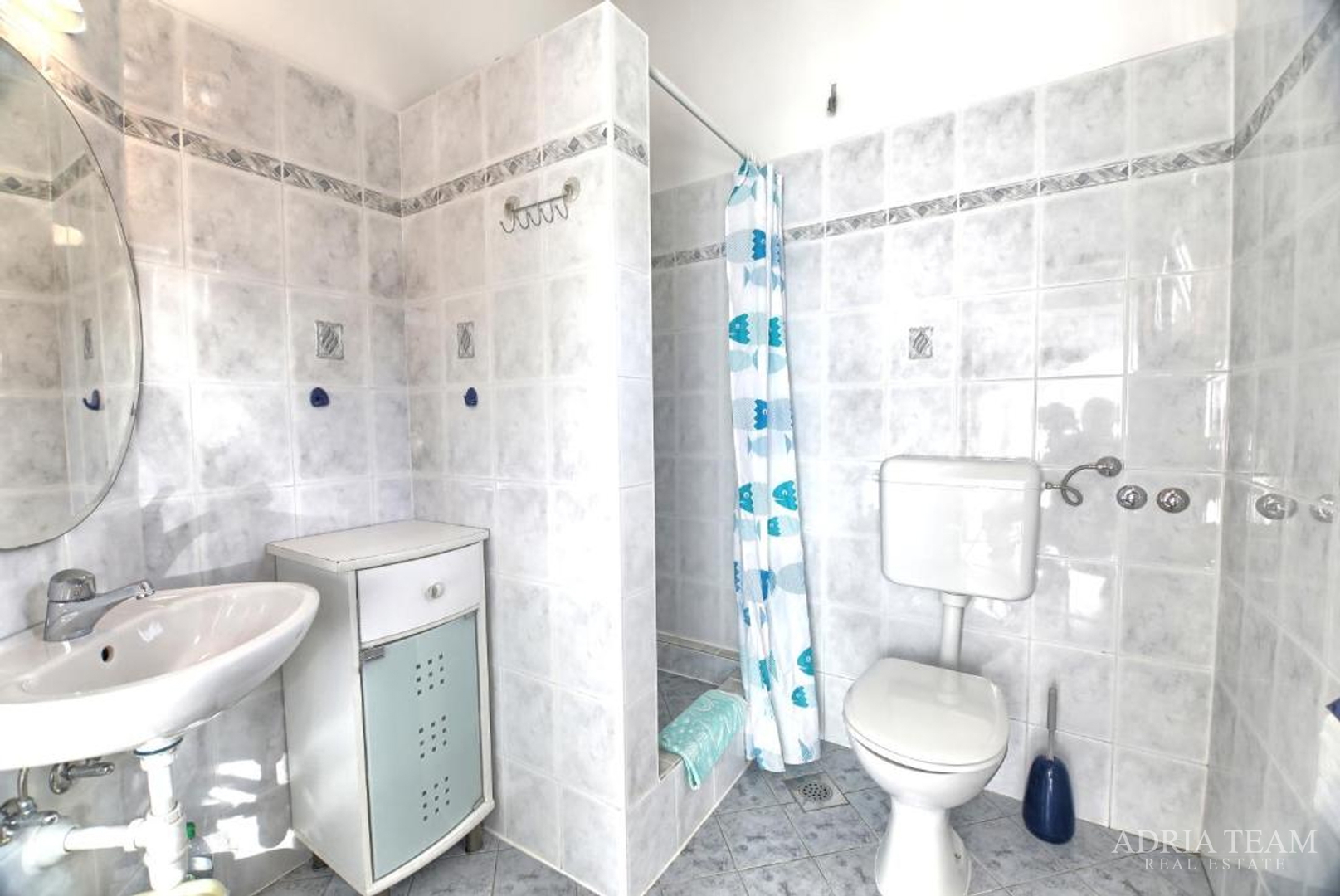 KUĆA S TRI STAMBENE JEDINICE I UREĐENIM VRTOM - NEVIĐANE, PAŠMAN