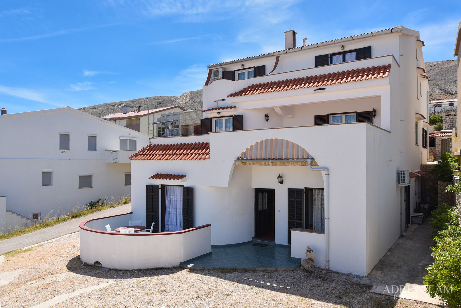 APARTMENTS IN A HOUSE, 150 M FROM THE SEA - PAG