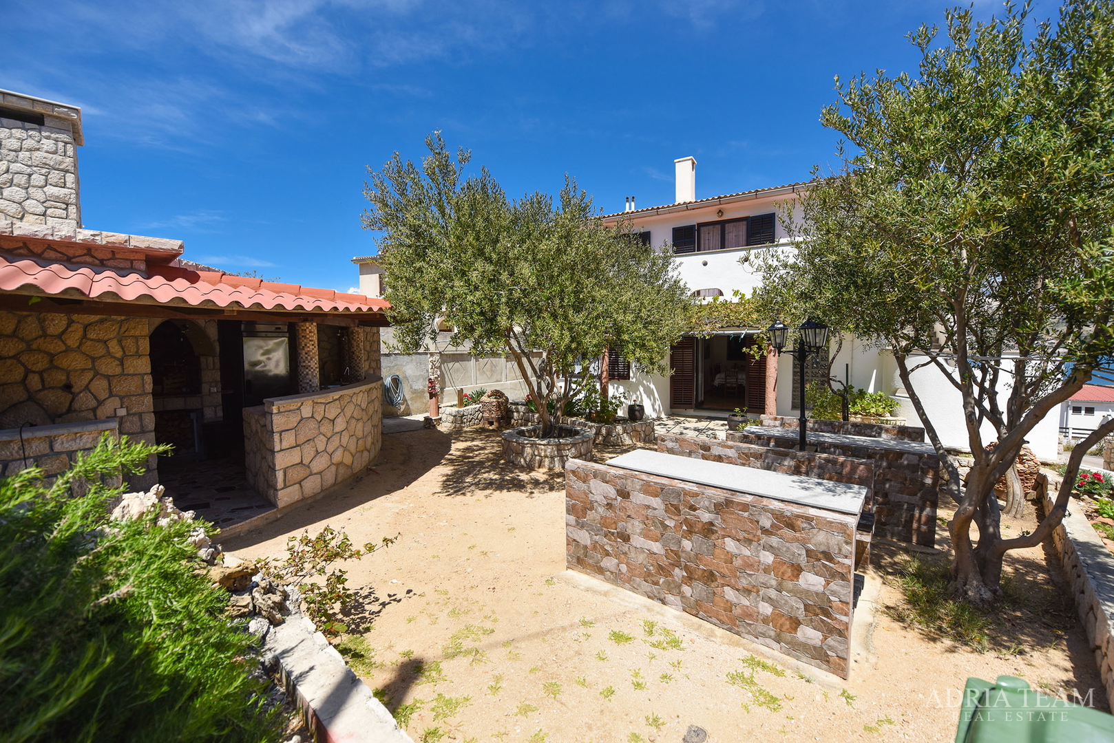 APARTMENTS IN A HOUSE, 150 M FROM THE SEA - PAG