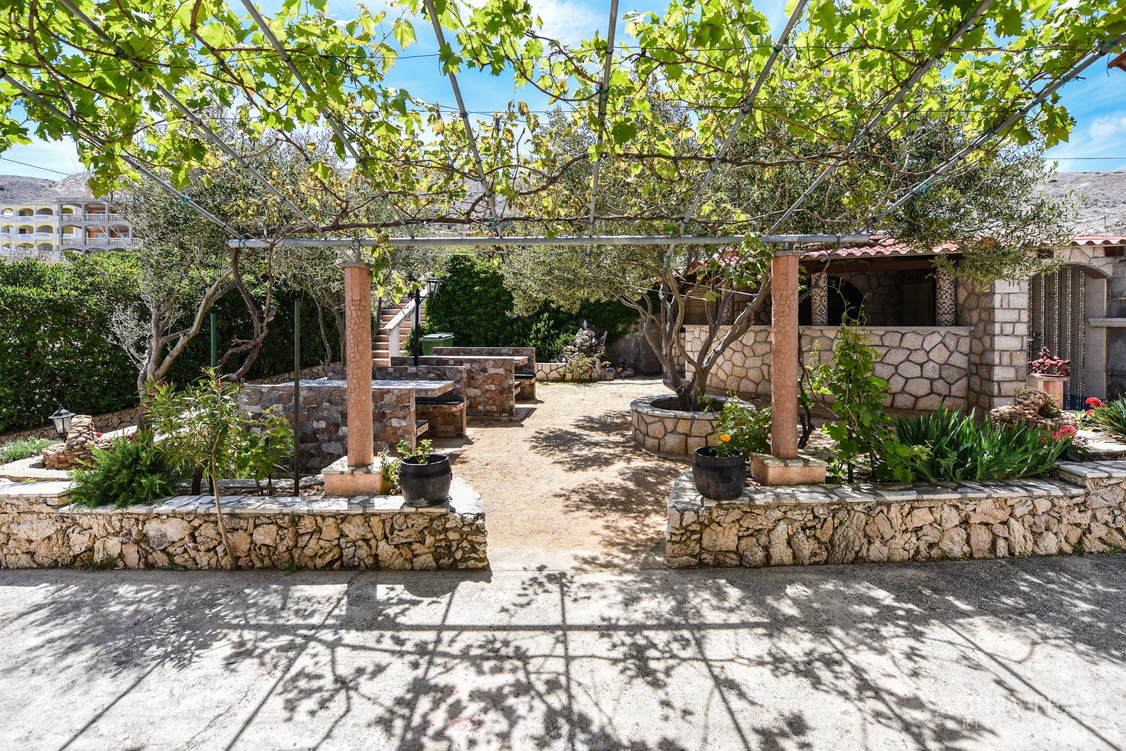 APARTMENTS IN A HOUSE, 150 M FROM THE SEA - PAG