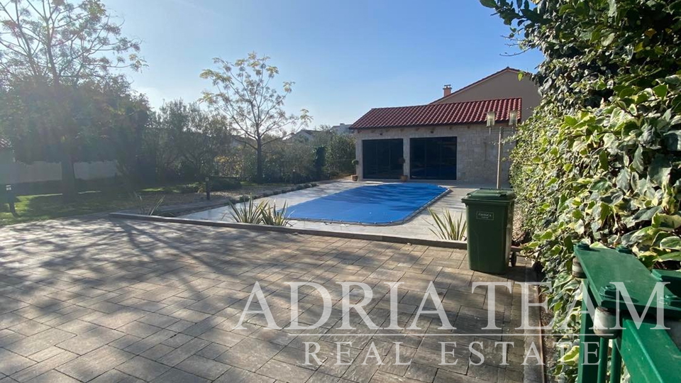 RODINNÁ VILA S VELKOU ZAHRADOU, TOP POZICE, ZADAR - BORIK