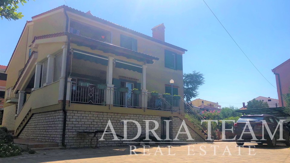 RODINNÁ VILA S VELKOU ZAHRADOU, TOP POZICE, ZADAR - BORIK