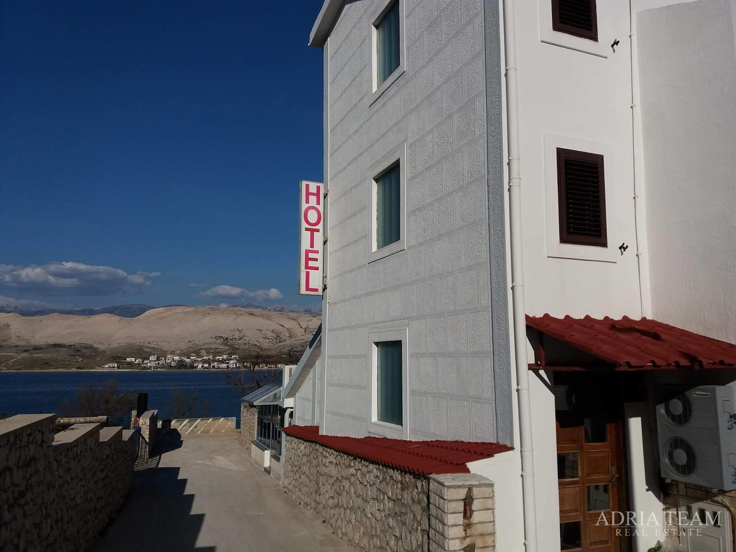 HOTEL NA SAMOJ PLAŽI, FENOMENALNA INVESTICIJSKA PRILIKA! PAG