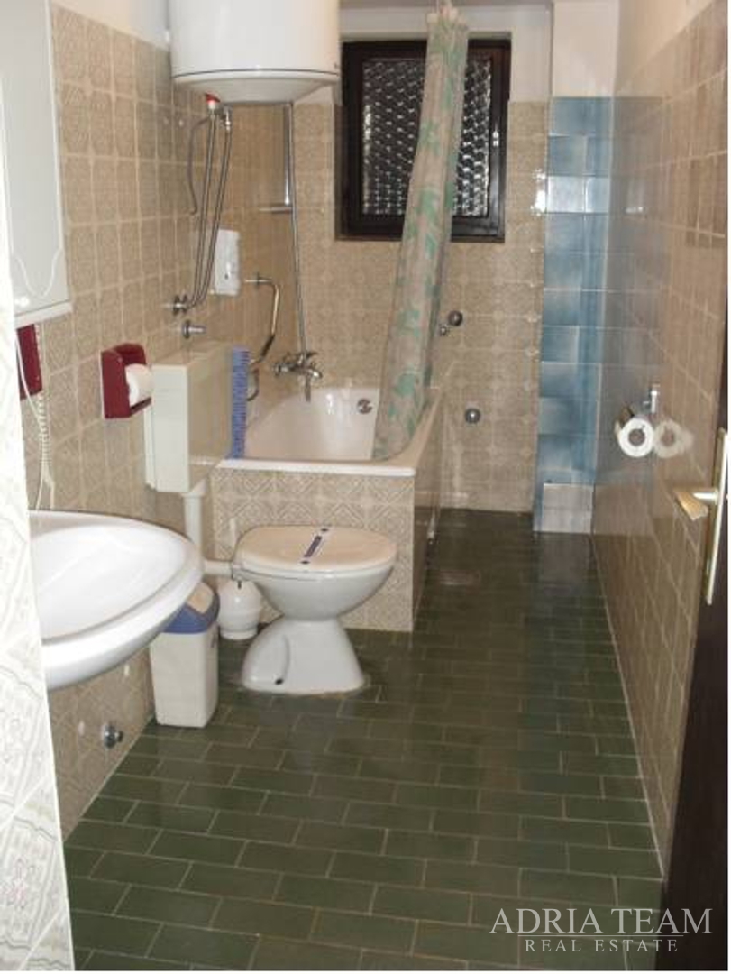 HOTEL NA SAMOJ PLAŽI, FENOMENALNA INVESTICIJSKA PRILIKA! PAG