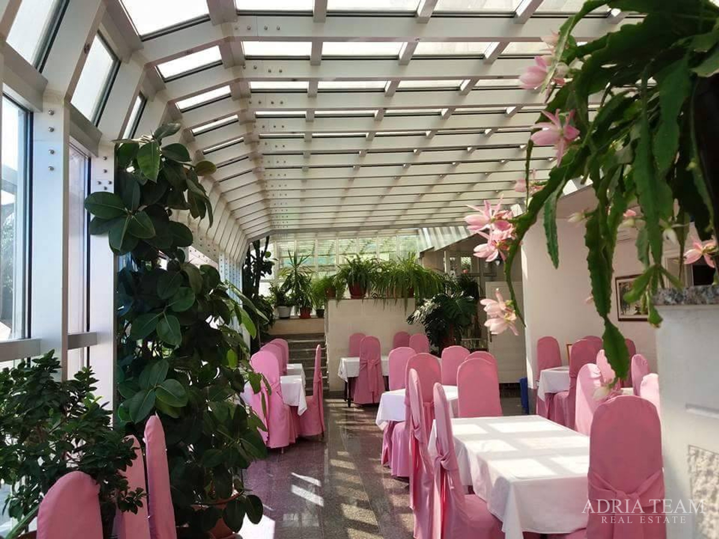 HOTEL NA SAMOJ PLAŽI, FENOMENALNA INVESTICIJSKA PRILIKA! PAG