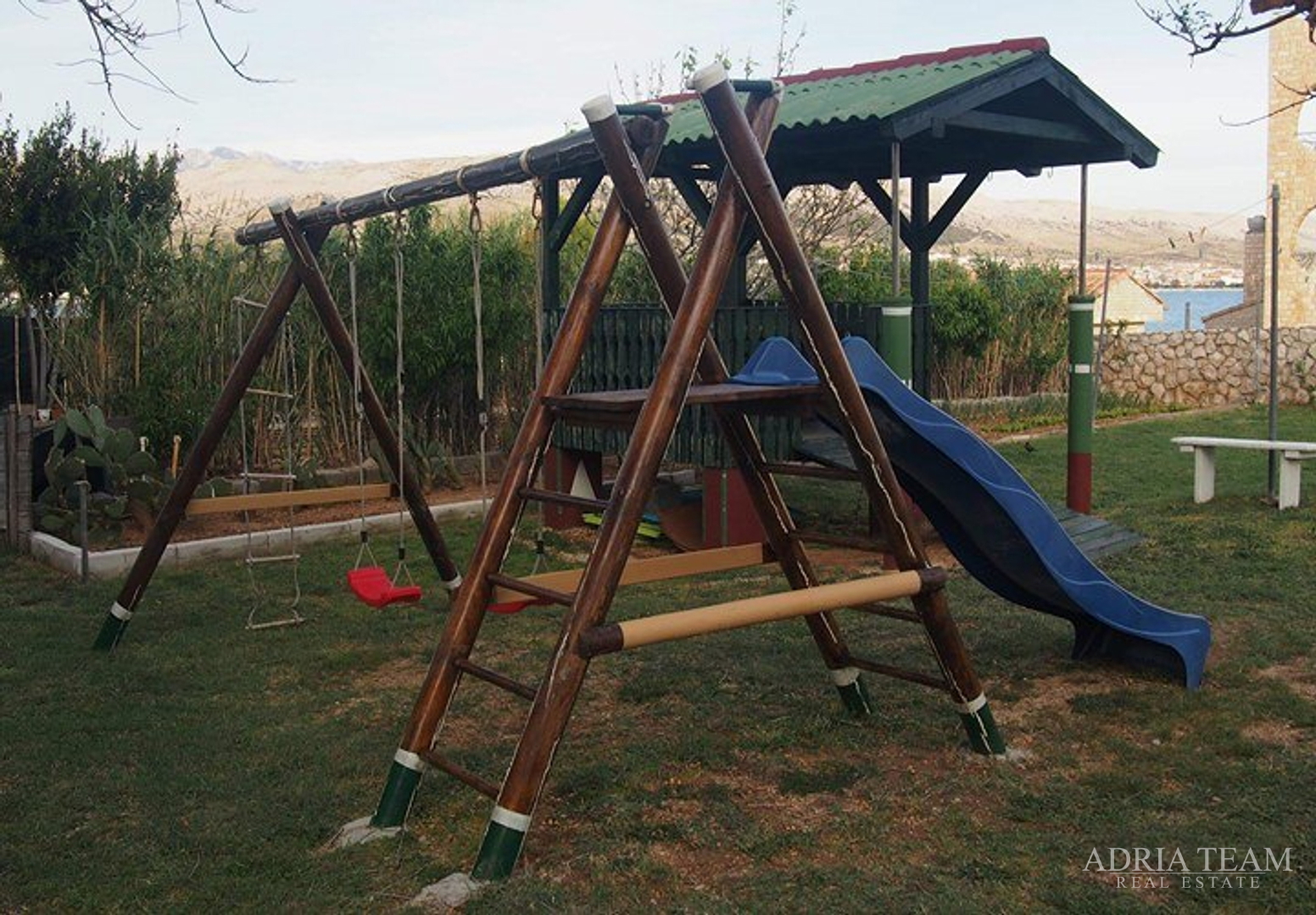 HOTEL NA SAMOJ PLAŽI, FENOMENALNA INVESTICIJSKA PRILIKA! PAG