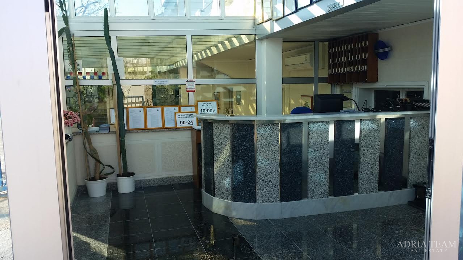 HOTEL NA SAMOJ PLAŽI, FENOMENALNA INVESTICIJSKA PRILIKA! PAG