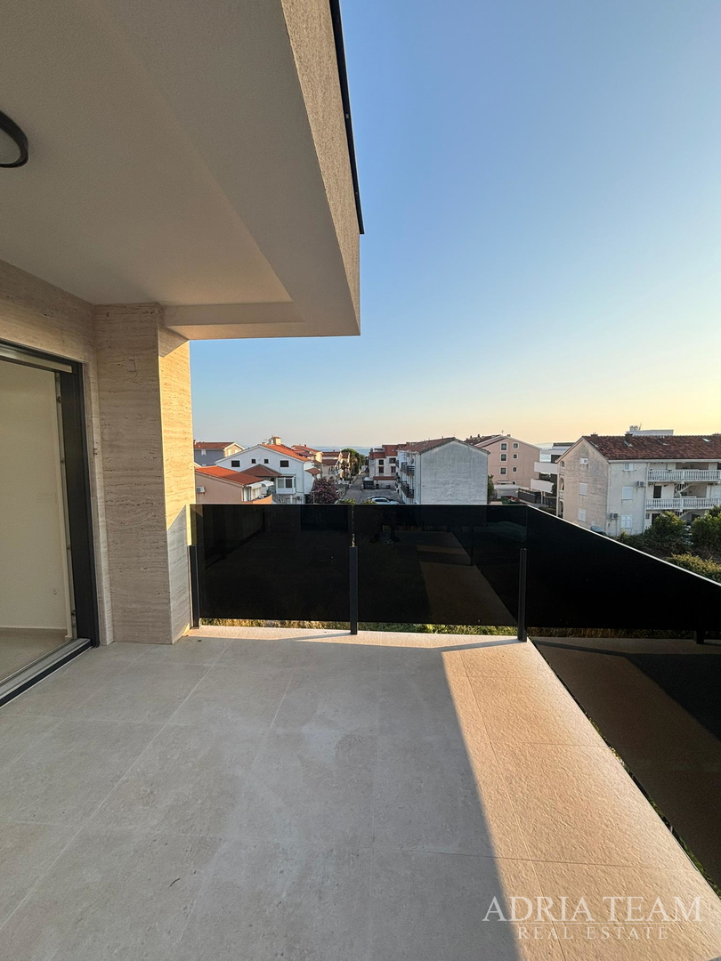 PENTHOUSE U BLIZINI PLAŽE, ZGRADA 2. NOVOGRADNJA, 150 m OD MORA - PRIVLAKA
