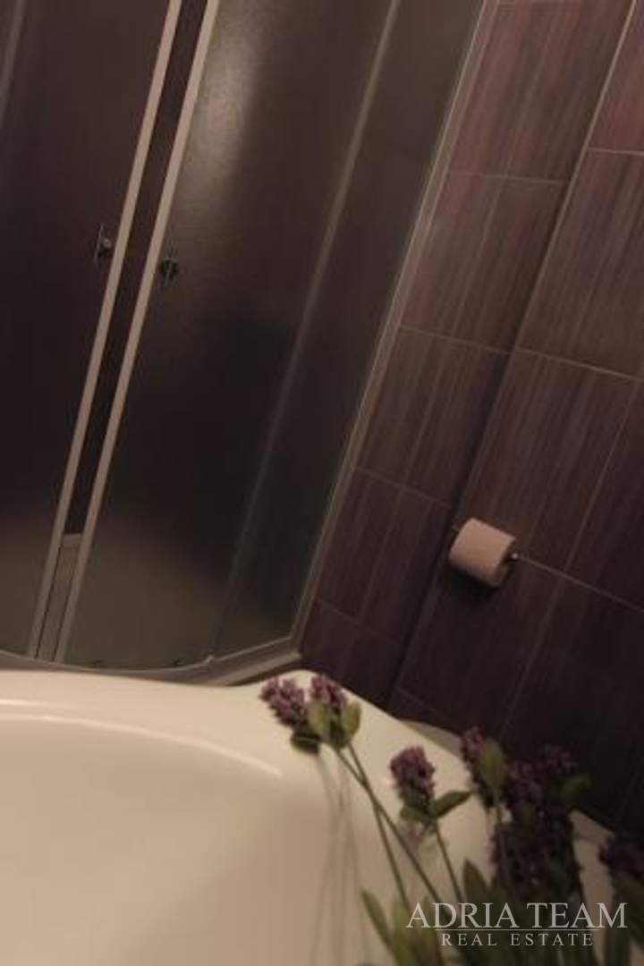 APARTMENT HOUSE WITH 7 APARTMENTS, PRIVLAKA