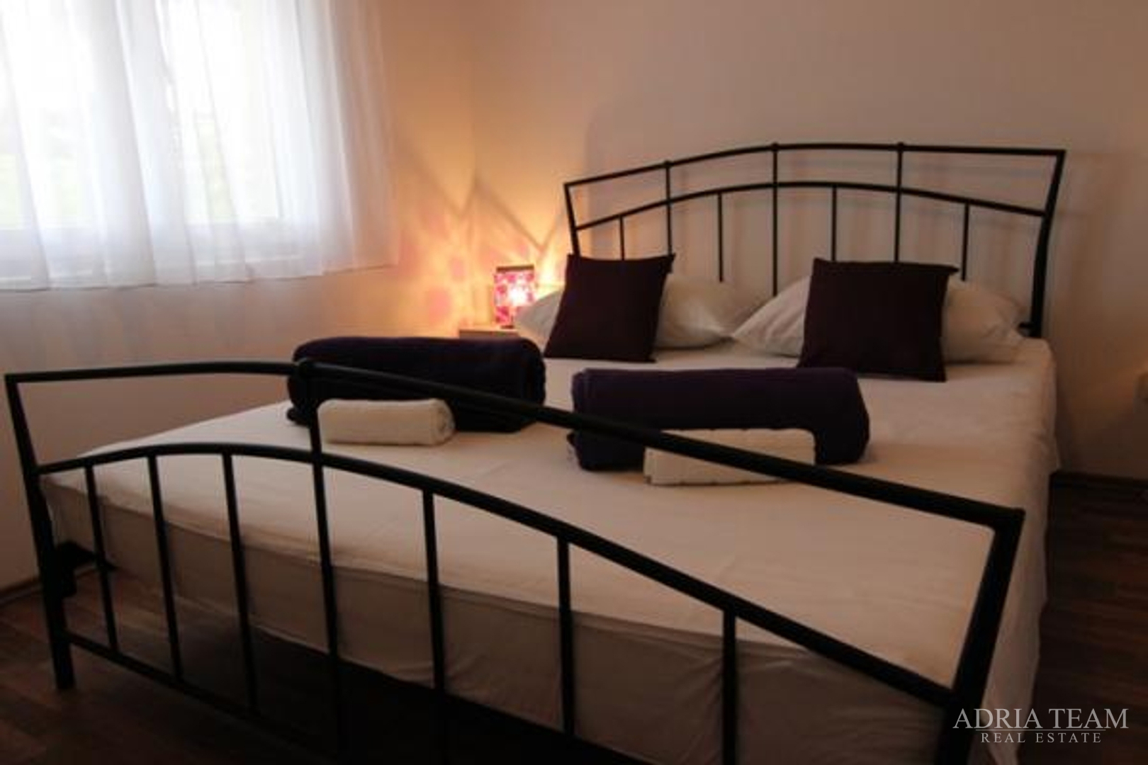 APARTMENT HOUSE WITH 7 APARTMENTS, PRIVLAKA