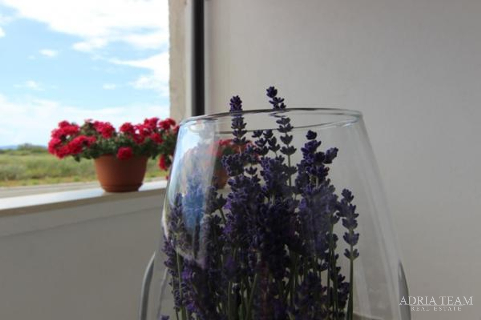 APARTMENT HOUSE WITH 7 APARTMENTS, PRIVLAKA