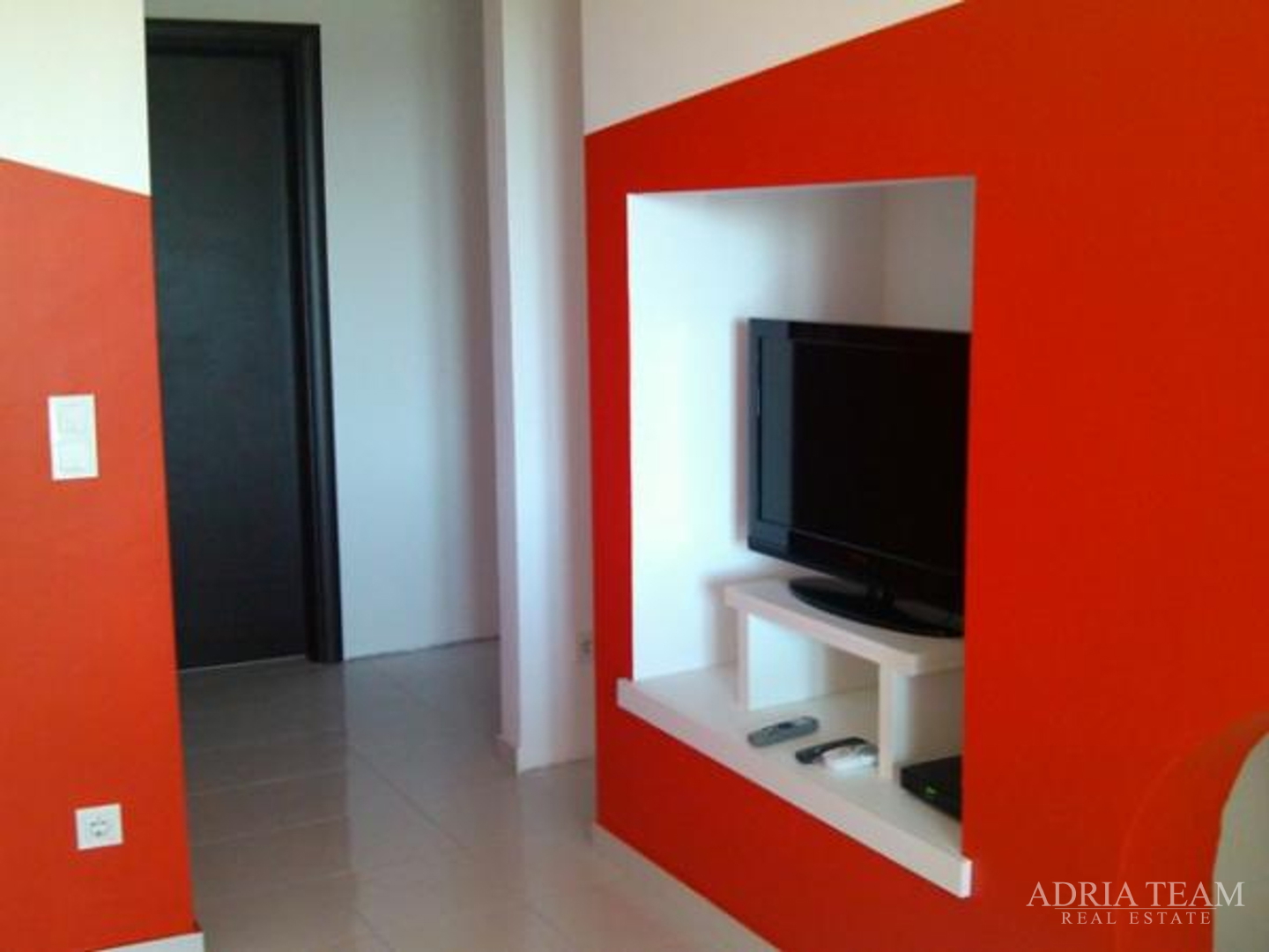 APARTMENT HOUSE WITH 7 APARTMENTS, PRIVLAKA