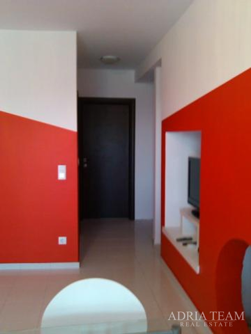 APARTMENT HOUSE WITH 7 APARTMENTS, PRIVLAKA