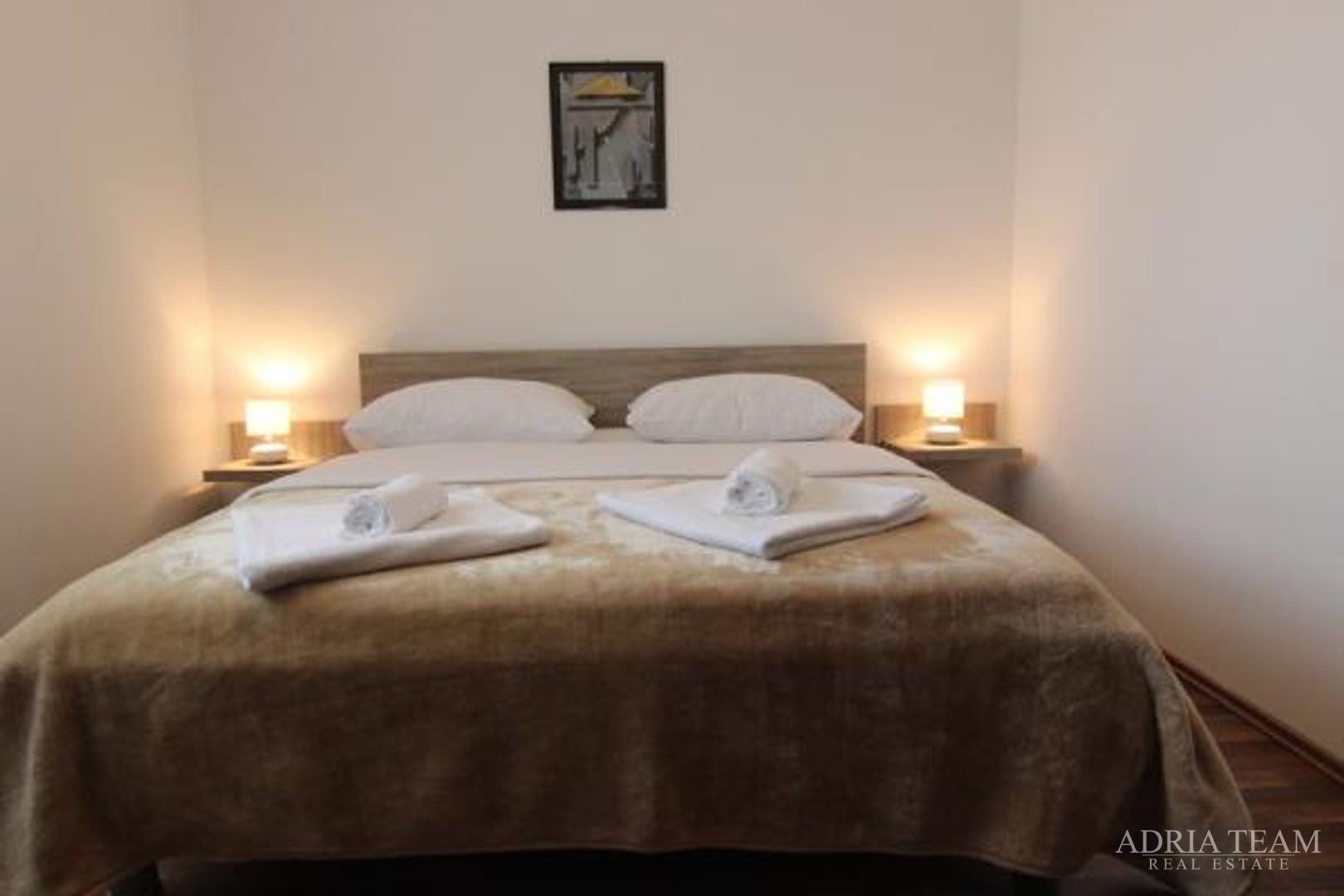 APARTMENT HOUSE WITH 7 APARTMENTS, PRIVLAKA