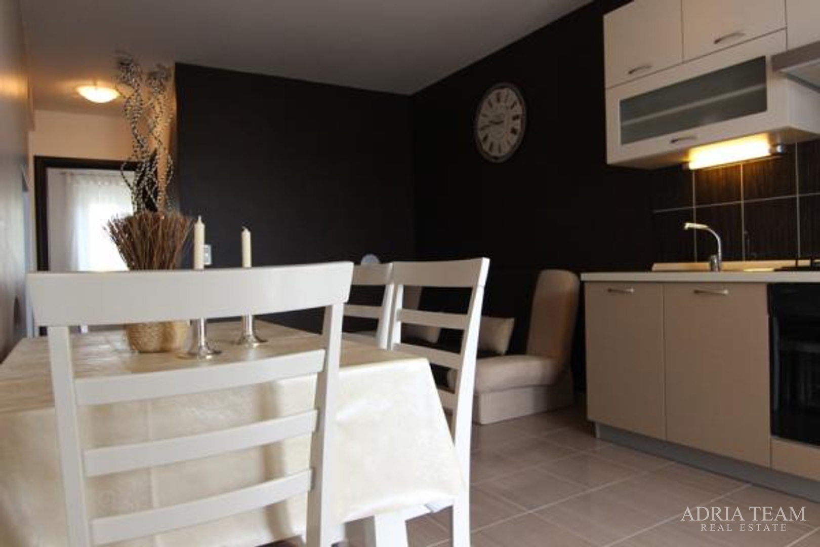 APARTMENT HOUSE WITH 7 APARTMENTS, PRIVLAKA