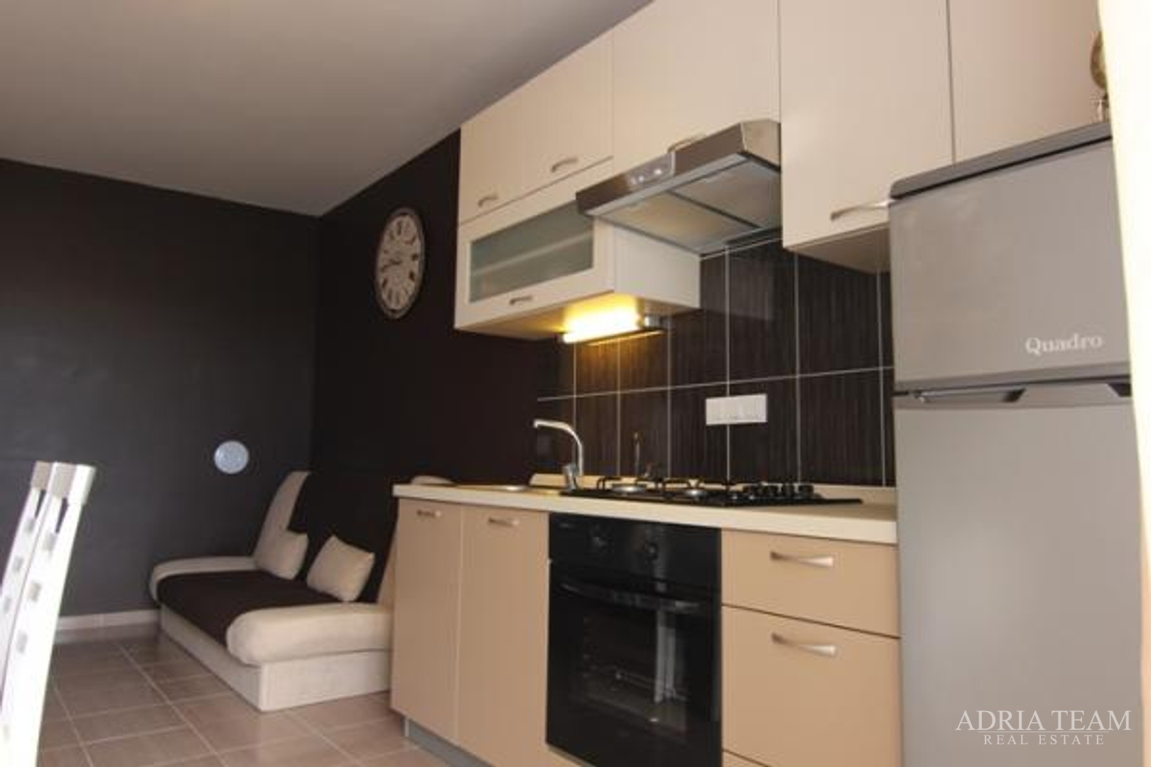 APARTMENT HOUSE WITH 7 APARTMENTS, PRIVLAKA