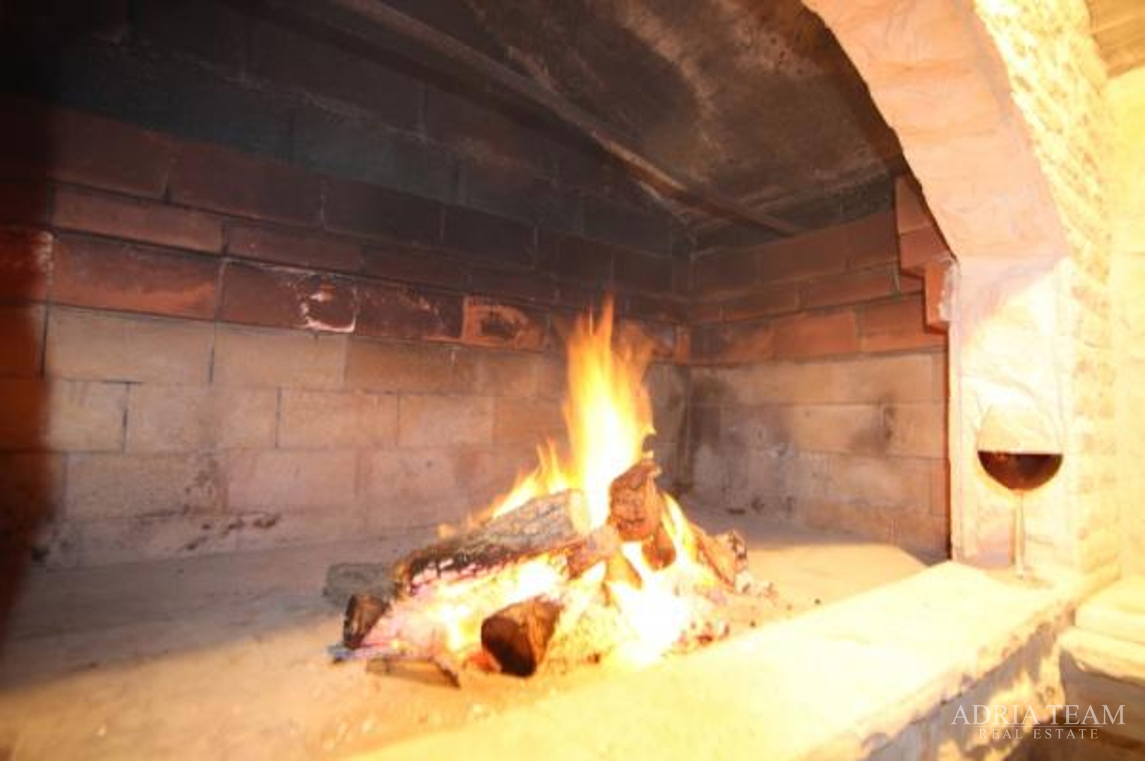 APARTMENT HOUSE WITH 7 APARTMENTS, PRIVLAKA