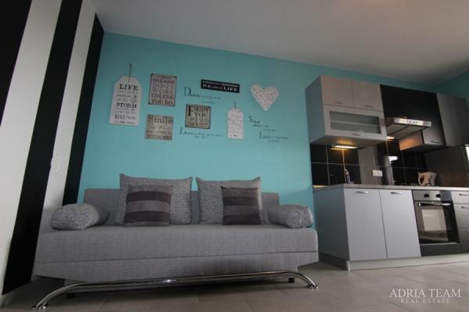 APARTMENT HOUSE WITH 7 APARTMENTS, PRIVLAKA