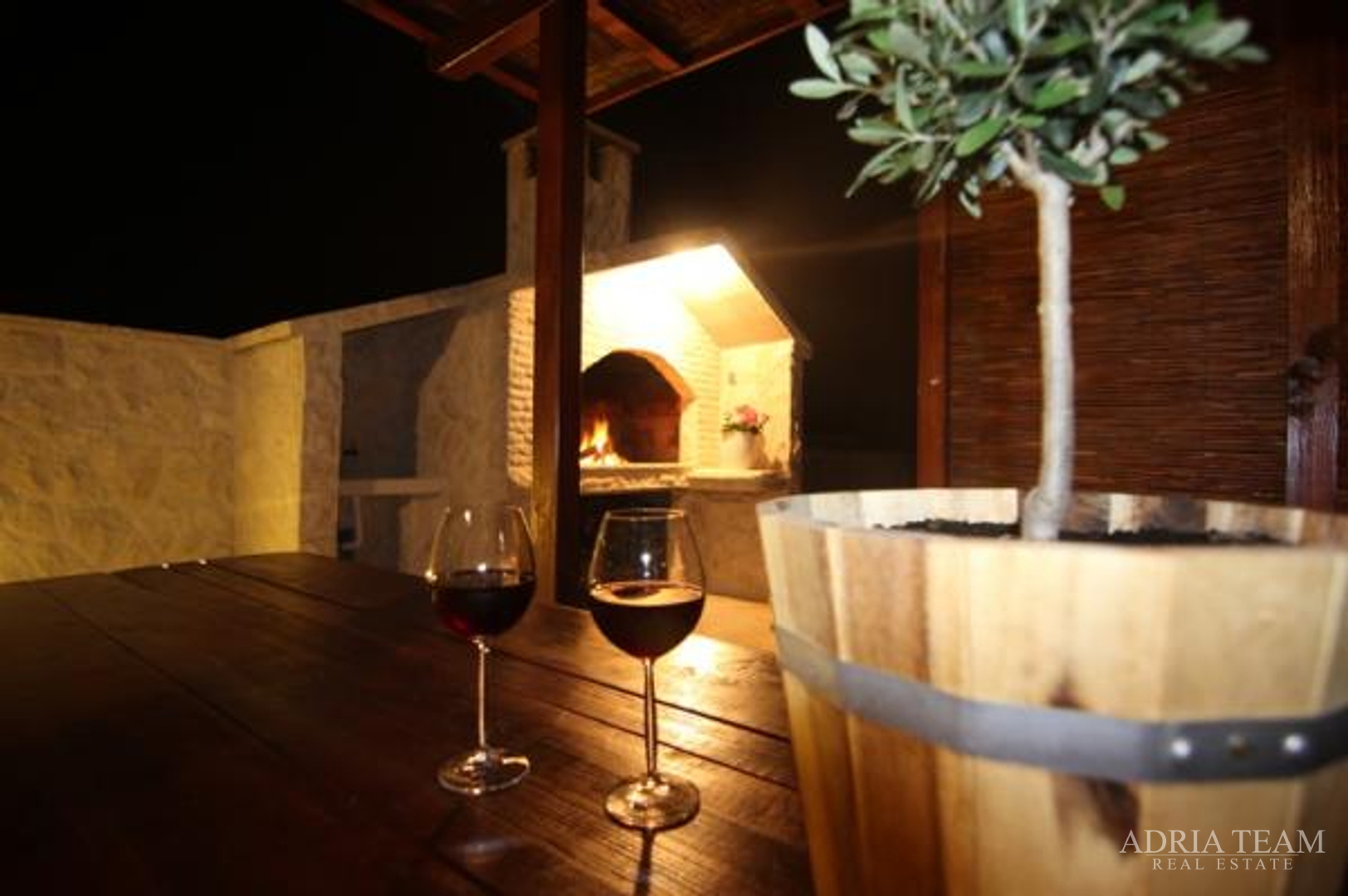 APARTMENT HOUSE WITH 7 APARTMENTS, PRIVLAKA