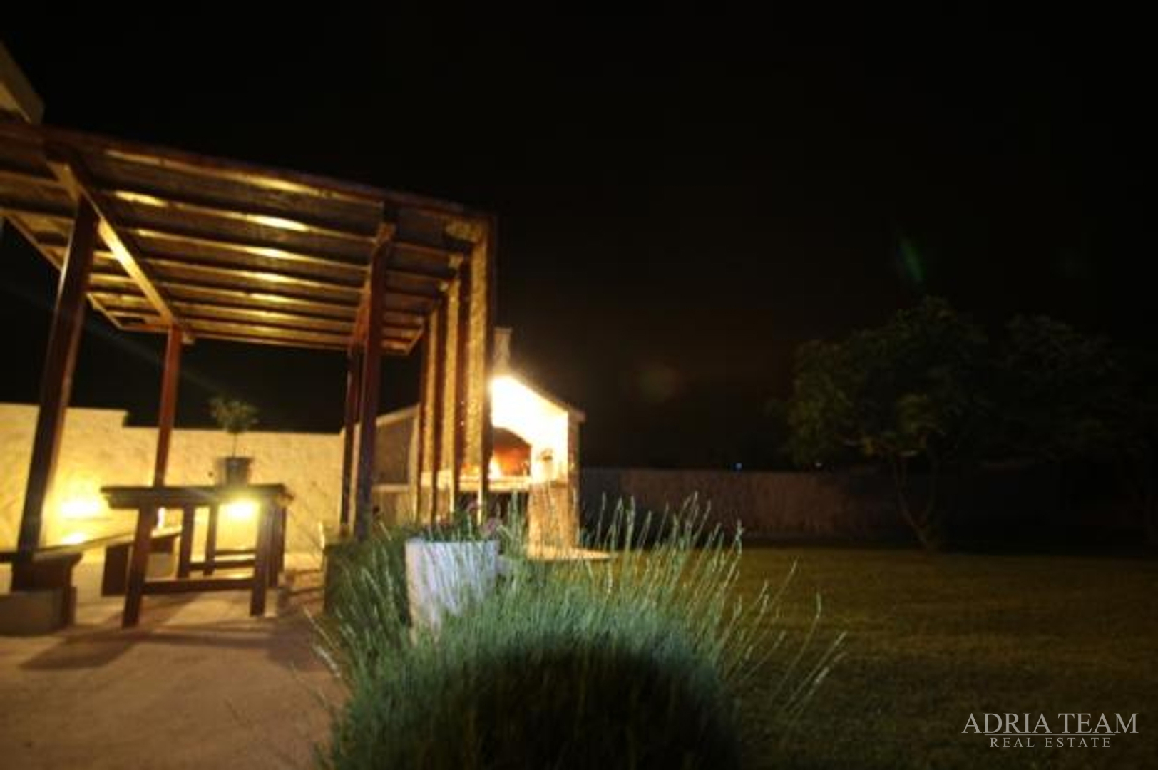 APARTMENT HOUSE WITH 7 APARTMENTS, PRIVLAKA