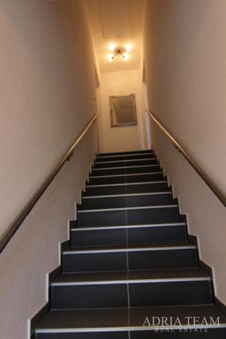 APARTMENT HOUSE WITH 7 APARTMENTS, PRIVLAKA