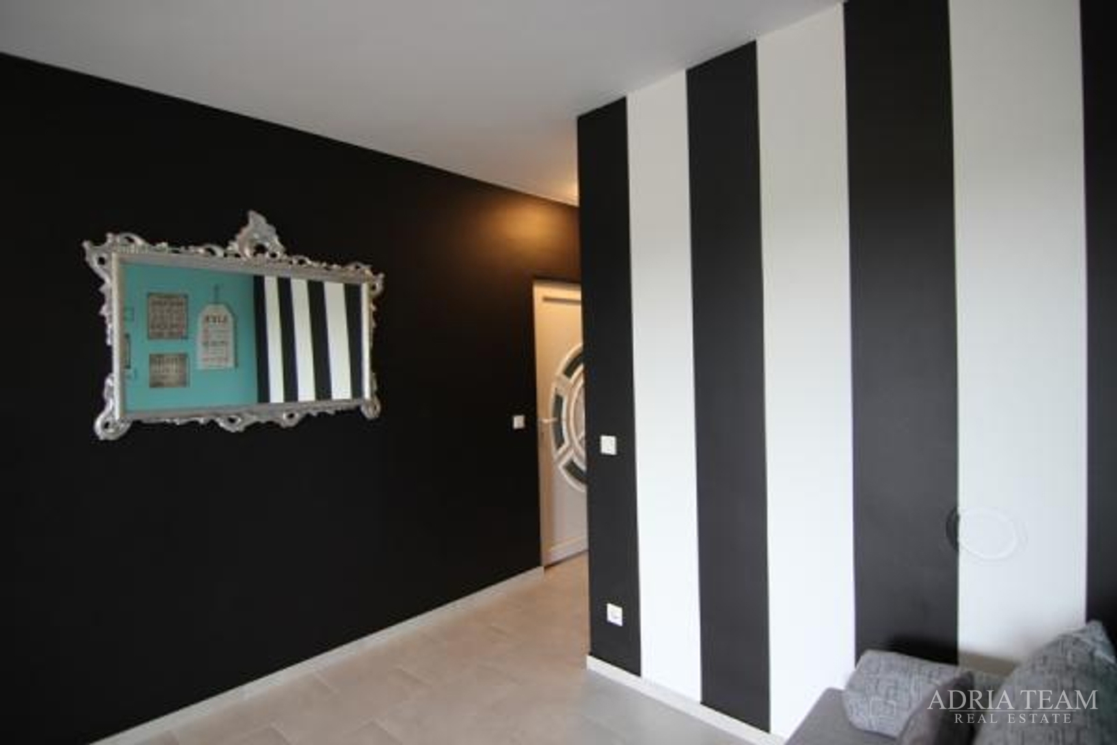 APARTMENT HOUSE WITH 7 APARTMENTS, PRIVLAKA