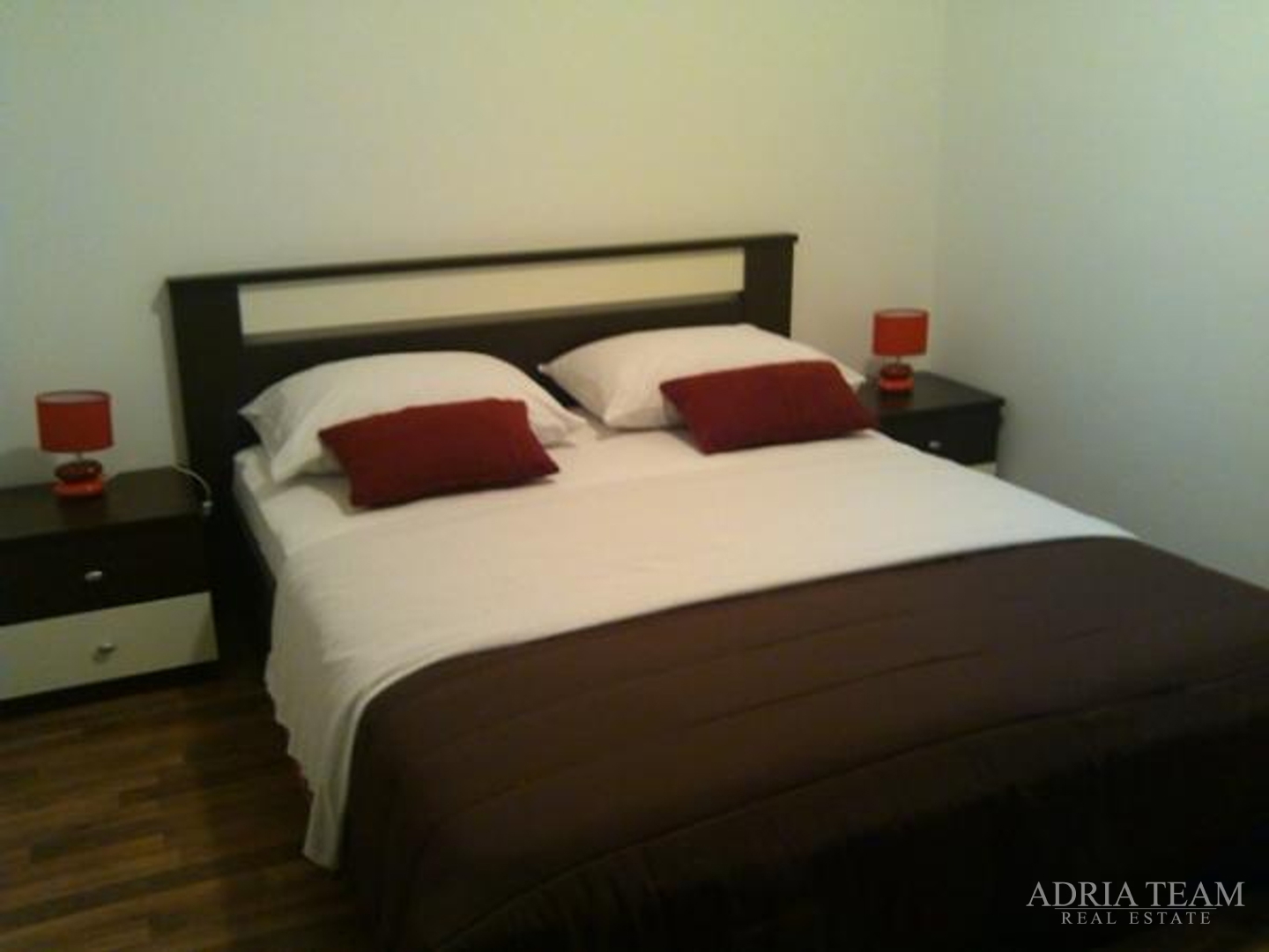 APARTMENT HOUSE WITH 7 APARTMENTS, PRIVLAKA