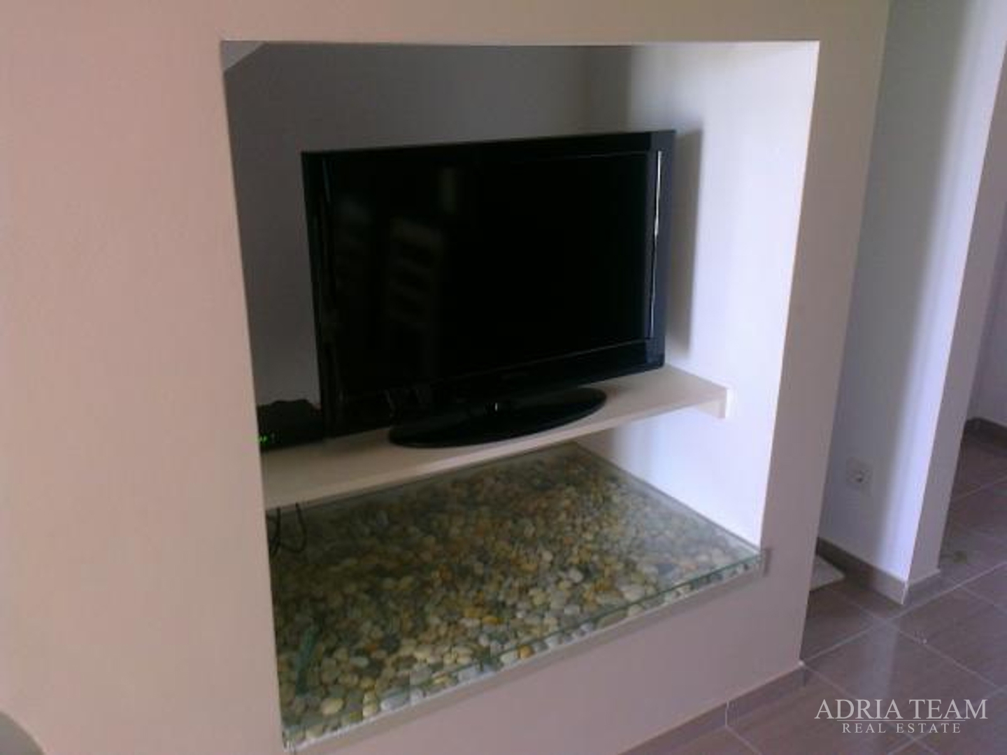 APARTMENT HOUSE WITH 7 APARTMENTS, PRIVLAKA