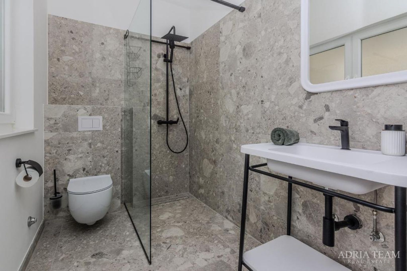 KUĆICE U NIZU, 50 m OD MORA, ODLIČNA POZICIJA, NIN - ZATON