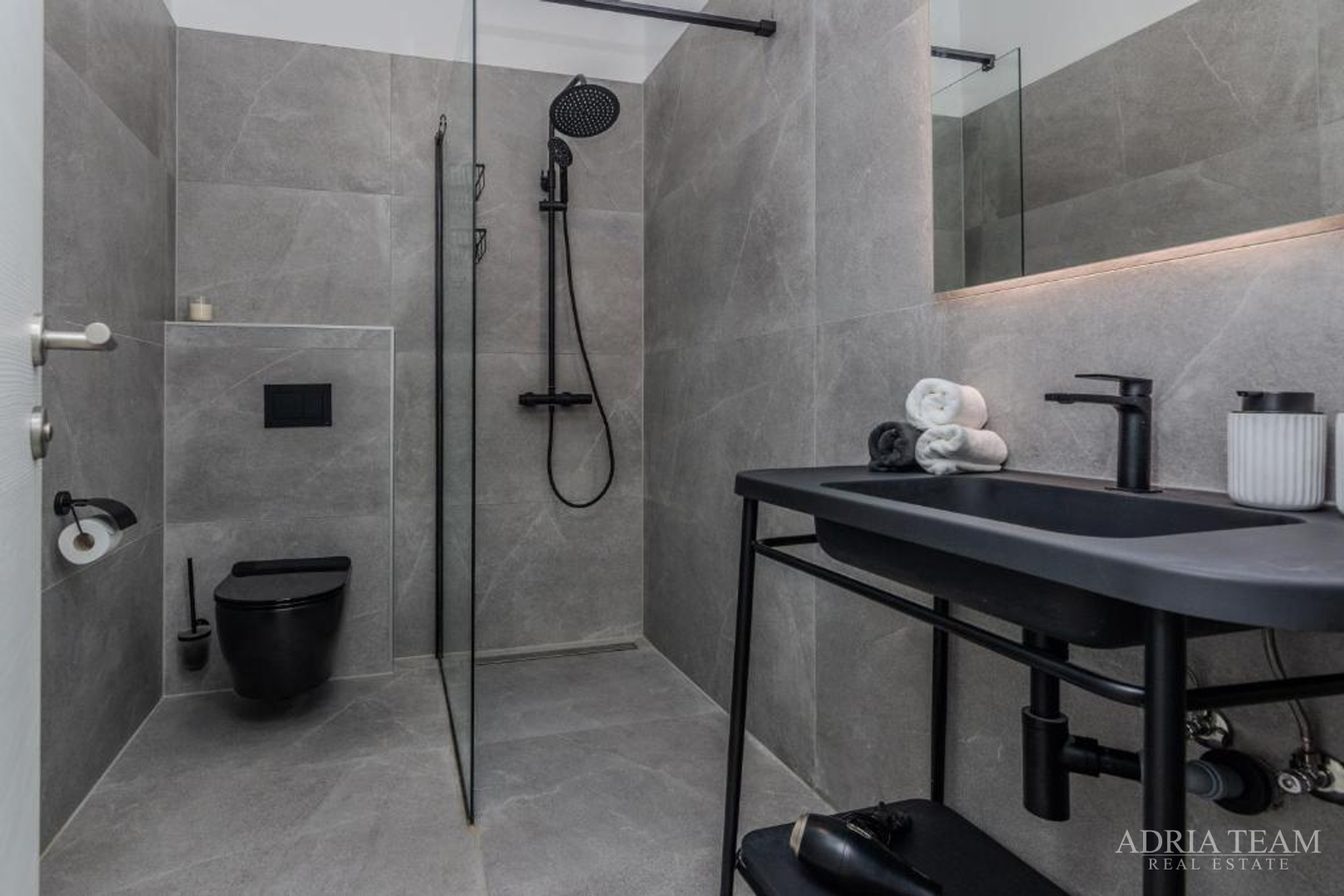 KUĆICE U NIZU, 50 m OD MORA, ODLIČNA POZICIJA, NIN - ZATON