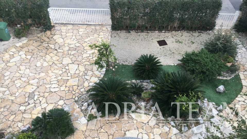 APARTMENT HOUSE WITH 3 APARTMENTS, 120 M FROM THE SEA, PETRCANE - ZADAR