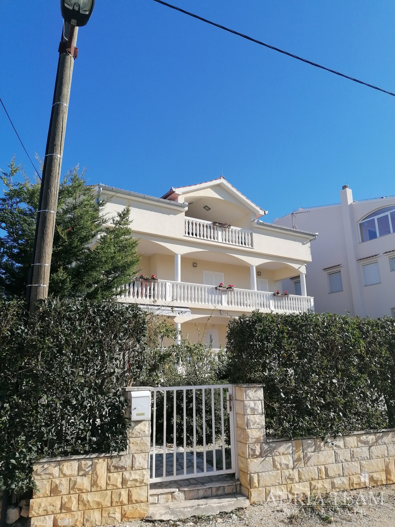APARTMENT HOUSE WITH 3 APARTMENTS, 120 M FROM THE SEA, PETRČANE - ZADAR