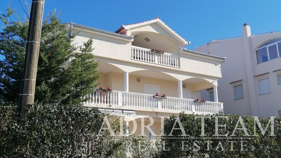 APARTMENT HOUSE WITH 3 APARTMENTS, 120 M FROM THE SEA, PETRCANE - ZADAR