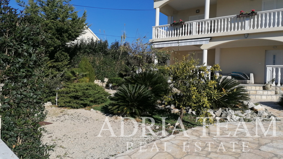 APARTMENT HOUSE WITH 3 APARTMENTS, 120 M FROM THE SEA, PETRCANE - ZADAR