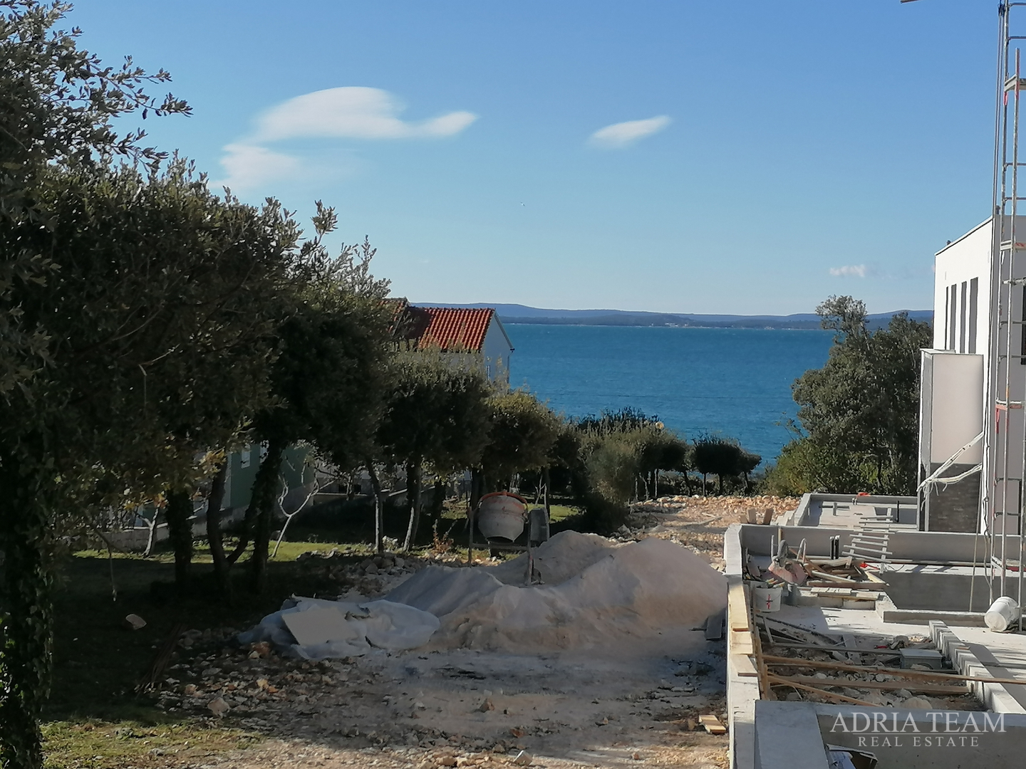 APARTMENT HOUSE WITH 3 APARTMENTS, 120 M FROM THE SEA, PETRČANE - ZADAR