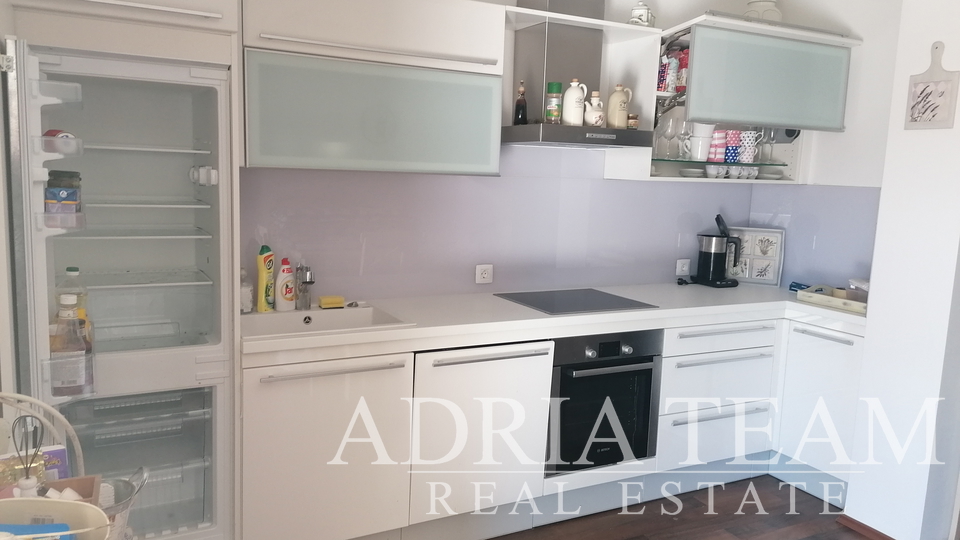 APARTMÁNOVÝ DŮM SE 3 APARTMÁNY, 120 M OD MOŘE, PETRČANE – ZADAR