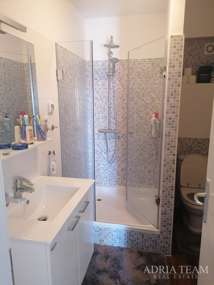 APARTMENT HOUSE WITH 3 APARTMENTS, 120 M FROM THE SEA, PETRČANE - ZADAR