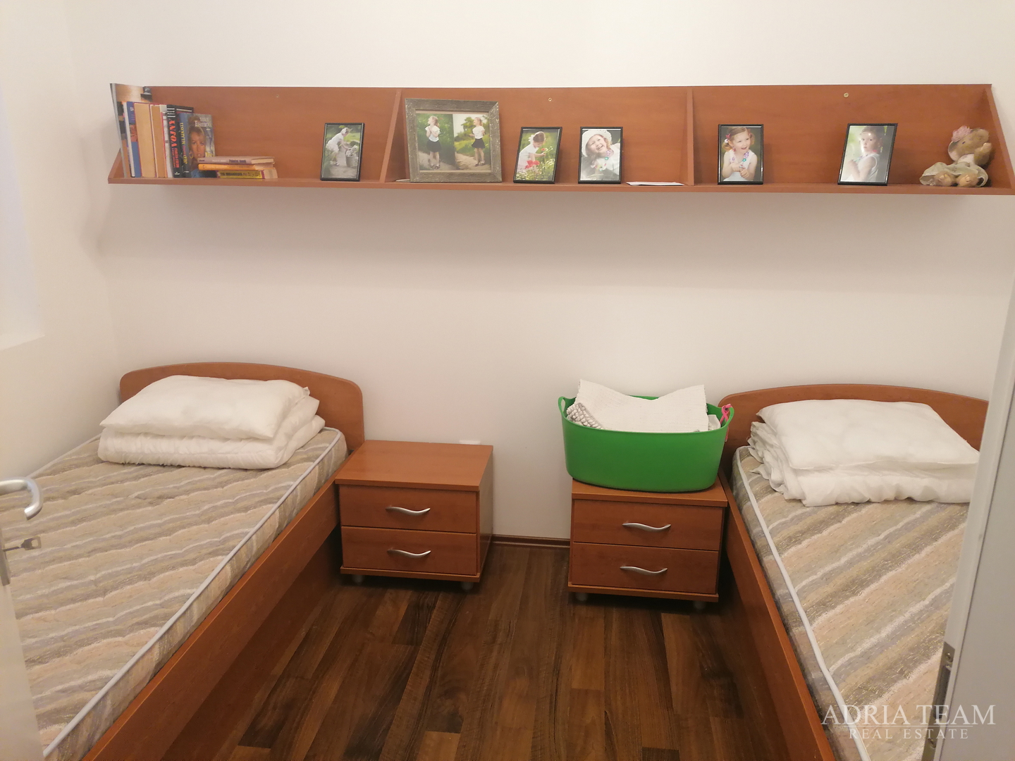APARTMENT HOUSE WITH 3 APARTMENTS, 120 M FROM THE SEA, PETRČANE - ZADAR