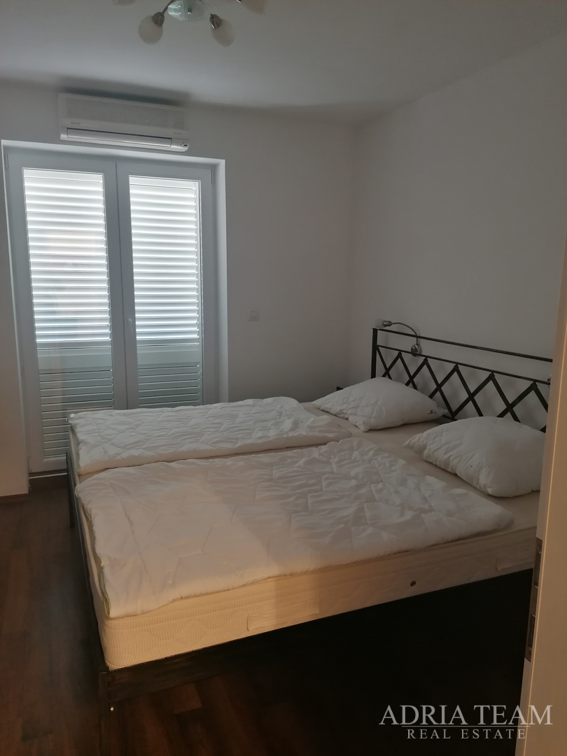 APARTMENT HOUSE WITH 3 APARTMENTS, 120 M FROM THE SEA, PETRČANE - ZADAR