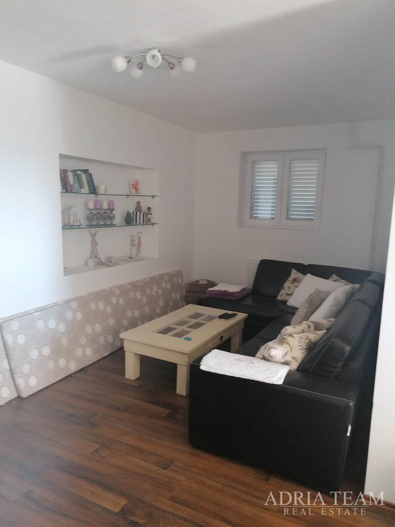 APARTMENT HOUSE WITH 3 APARTMENTS, 120 M FROM THE SEA, PETRČANE - ZADAR