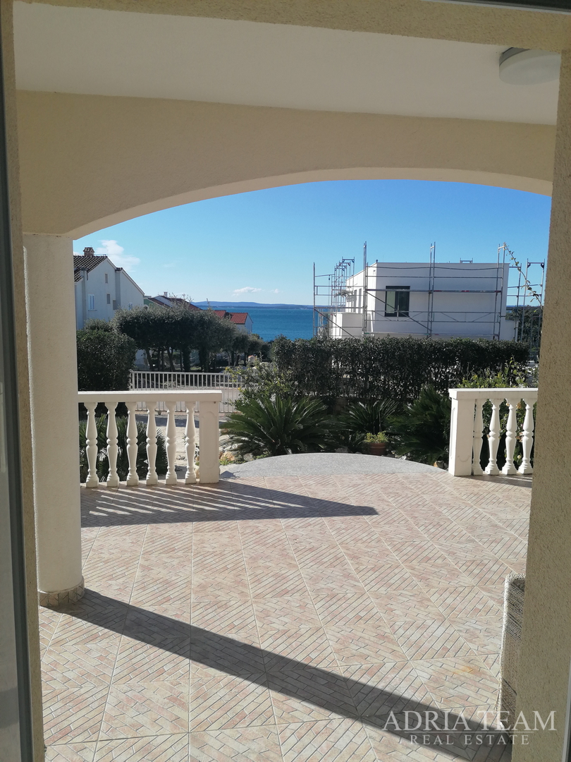APARTMENT HOUSE WITH 3 APARTMENTS, 120 M FROM THE SEA, PETRČANE - ZADAR