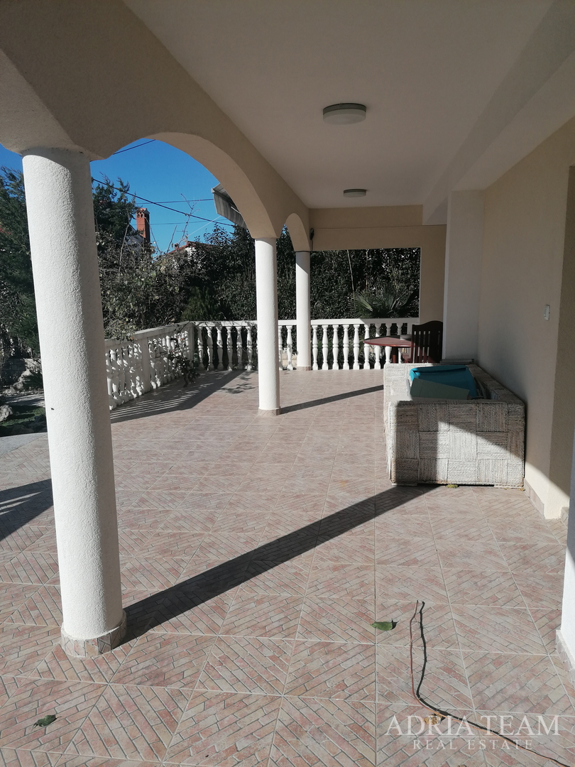 APARTMENT HOUSE WITH 3 APARTMENTS, 120 M FROM THE SEA, PETRČANE - ZADAR