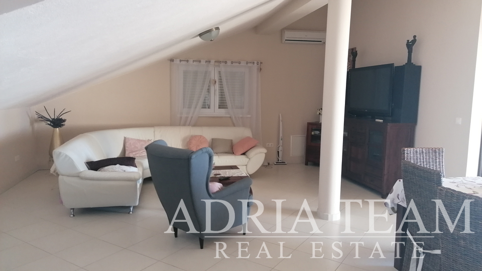 APARTMENT HOUSE WITH 3 APARTMENTS, 120 M FROM THE SEA, PETRCANE - ZADAR