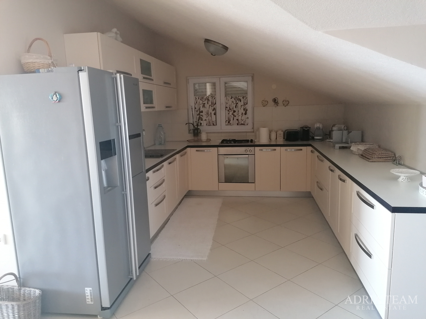 APARTMENT HOUSE WITH 3 APARTMENTS, 120 M FROM THE SEA, PETRČANE - ZADAR