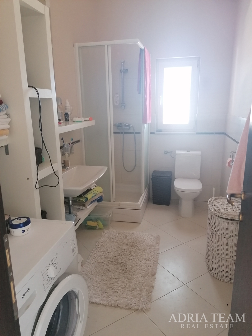 APARTMENT HOUSE WITH 3 APARTMENTS, 120 M FROM THE SEA, PETRČANE - ZADAR