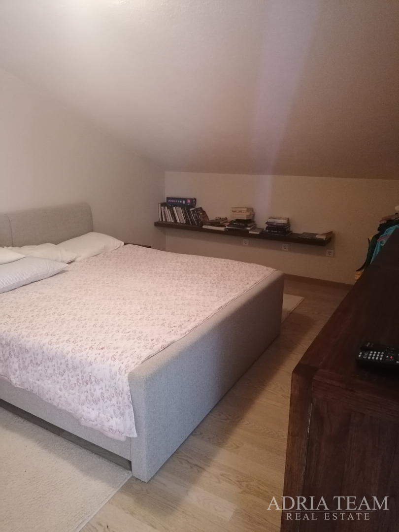 APARTMENT HOUSE WITH 3 APARTMENTS, 120 M FROM THE SEA, PETRČANE - ZADAR