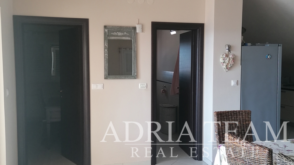 APARTMENT HOUSE WITH 3 APARTMENTS, 120 M FROM THE SEA, PETRCANE - ZADAR